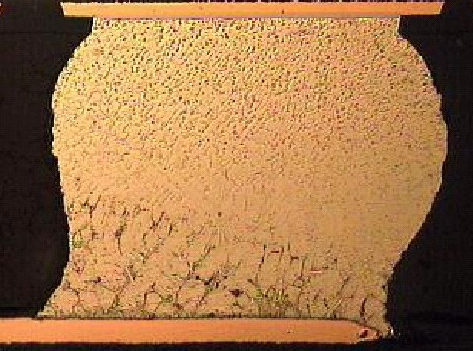 冷卻過程焊料球未能完全坍塌，導致焊點形狀異常。